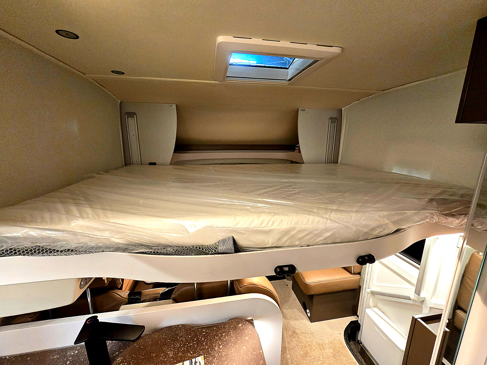 burstner-a66-interior-dropdown-bed burstner-a66-interior-dropdown-bed