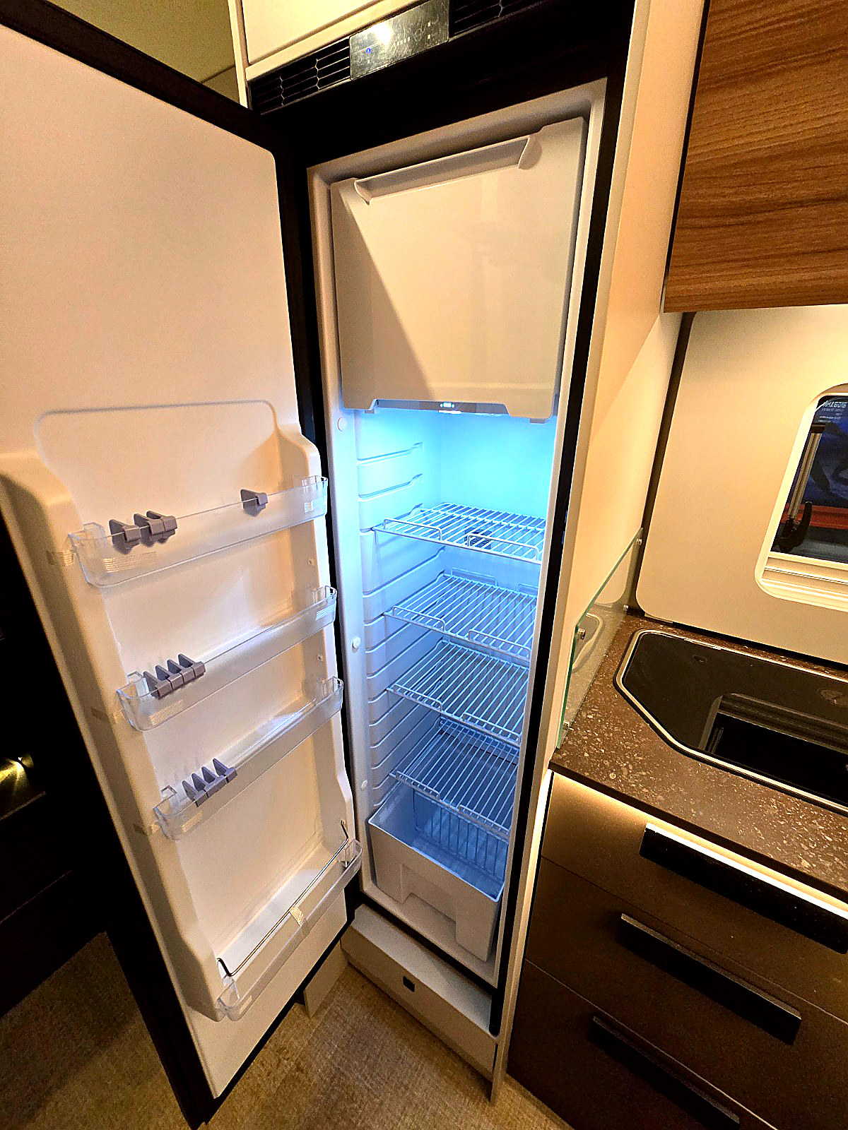 burstner-a66-interior-fridge burstner-a66-interior-fridge